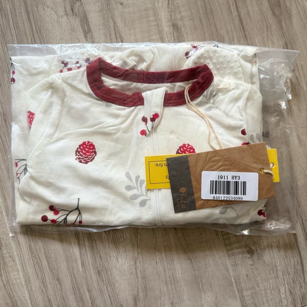 Kyte Baby Holly Berry Footie Pajamas - White and Red